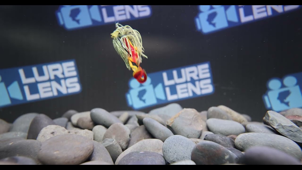 Missile Baits Craw Father on Ike's Flip Out Jig (Slowmo Underwater Swim Test)