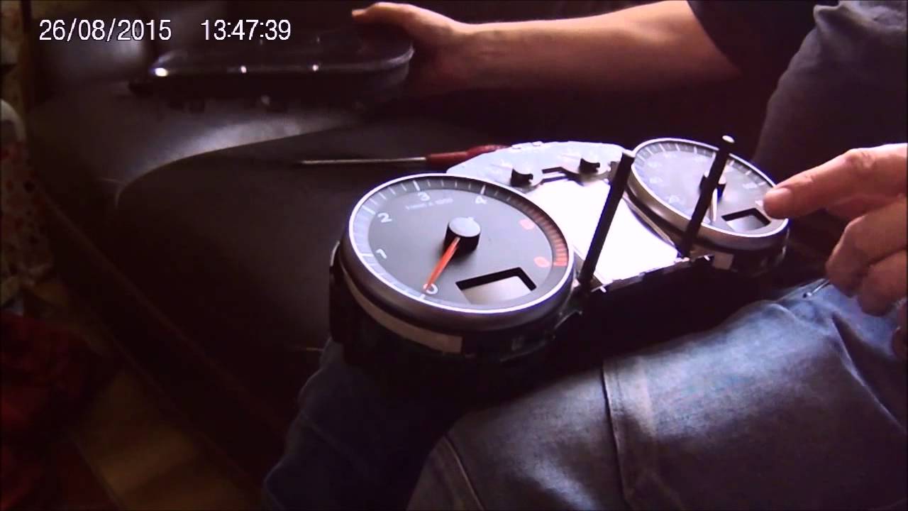 How to change instrument cluster on Audi A3 05