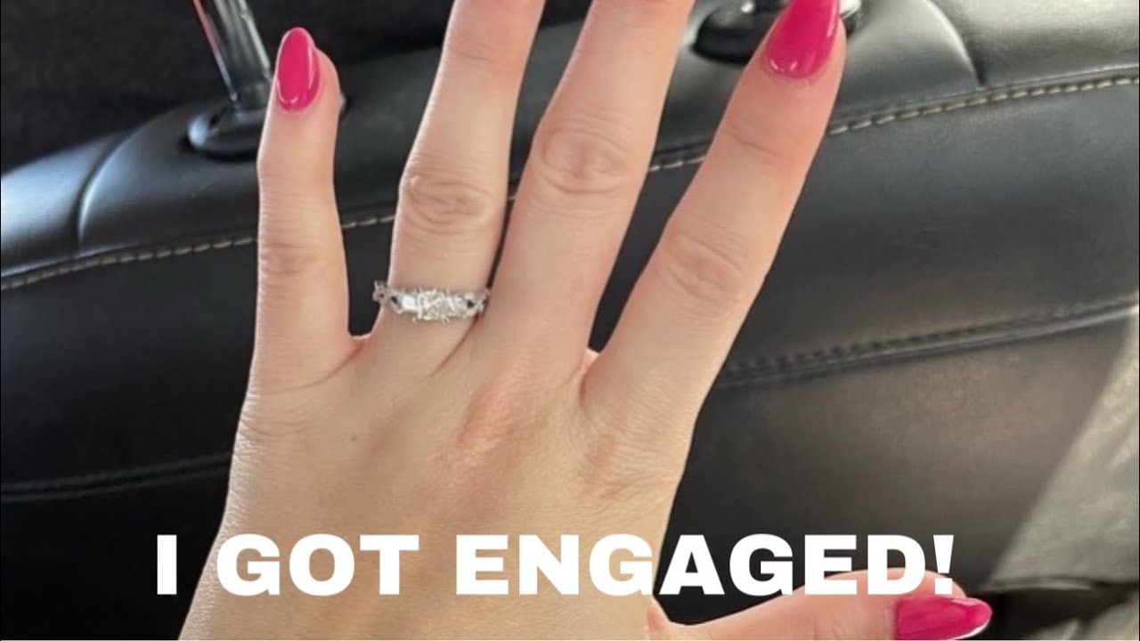I GOT ENGAGED!!!!💜💜