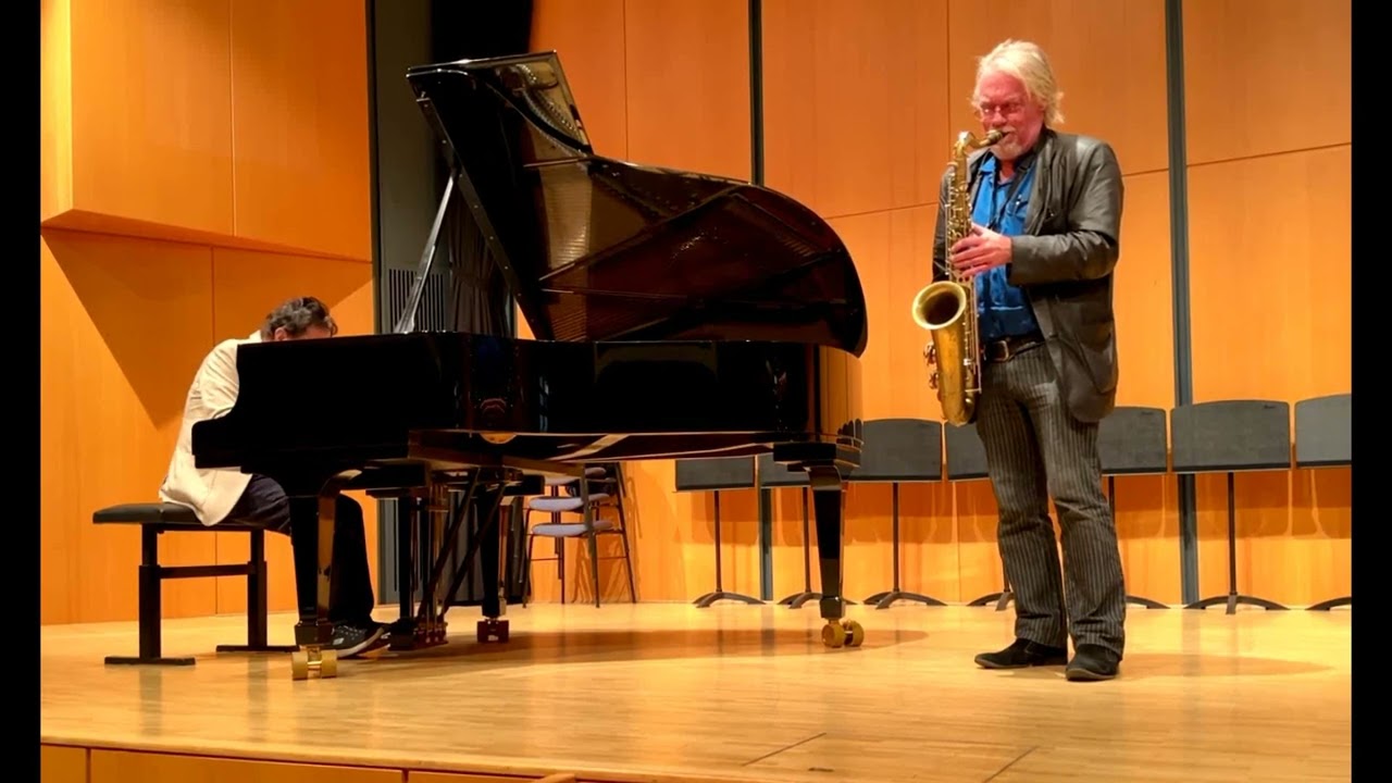 Spontaneous piano and saxophone duo