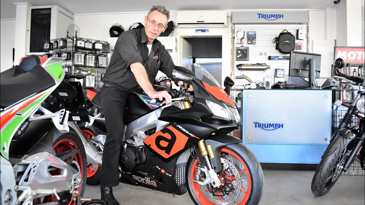 2017 aprilia rsv4 rf vs 2017 aprilia rsv4 RR Differences & QUICK REVIEW