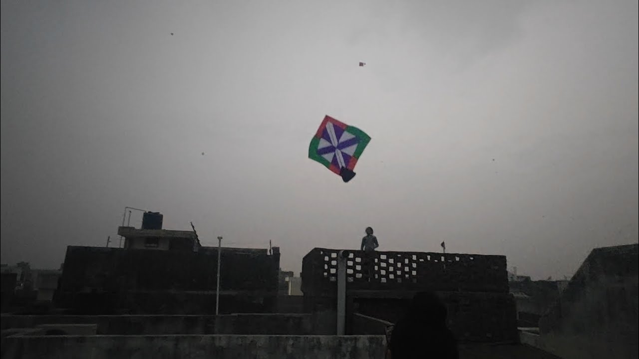 #aa ki ho Gaya 6 tawa naal #wach full video #viralvideo #kiteflying 