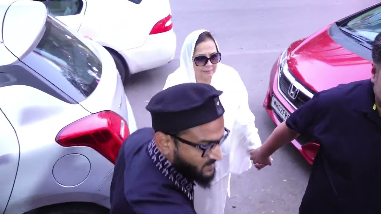 Karanvir Bohra, Farida Jalal, Helen, Mukesh Khanna & Other Celebs Attends Mahendra Bohra Prayer Meet