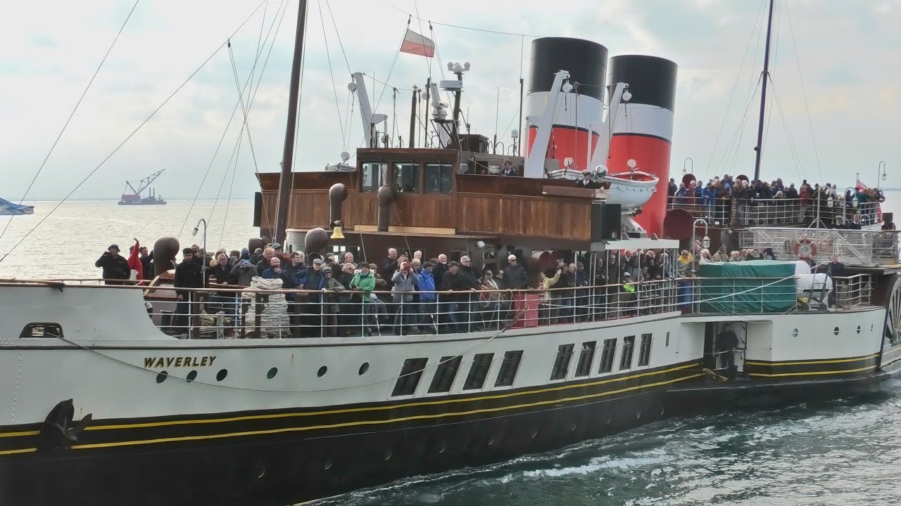 A busy WAVERLEY arrives at Southend Pier