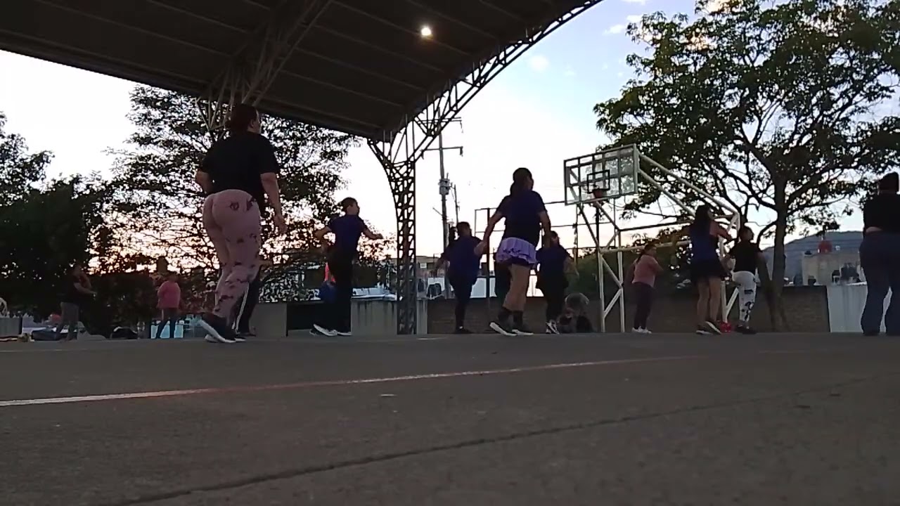Elmpato pin pon con Yuri 