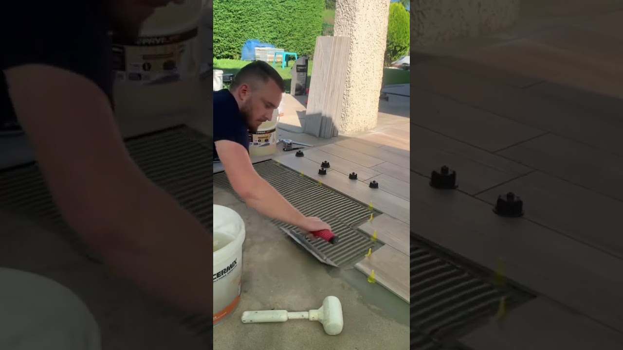 Pose de carrelage sur un chantier #chantier #pose #carrelage