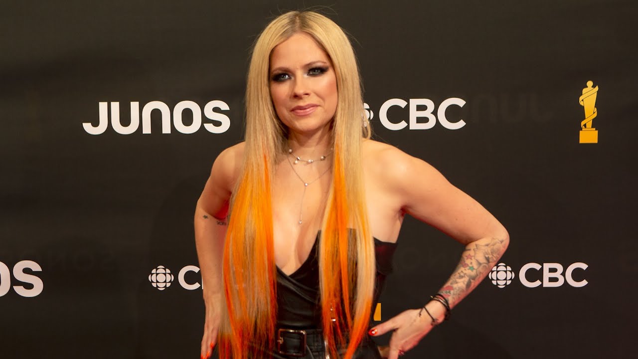 Stars honour 2022 Junos performer Avril Lavigne