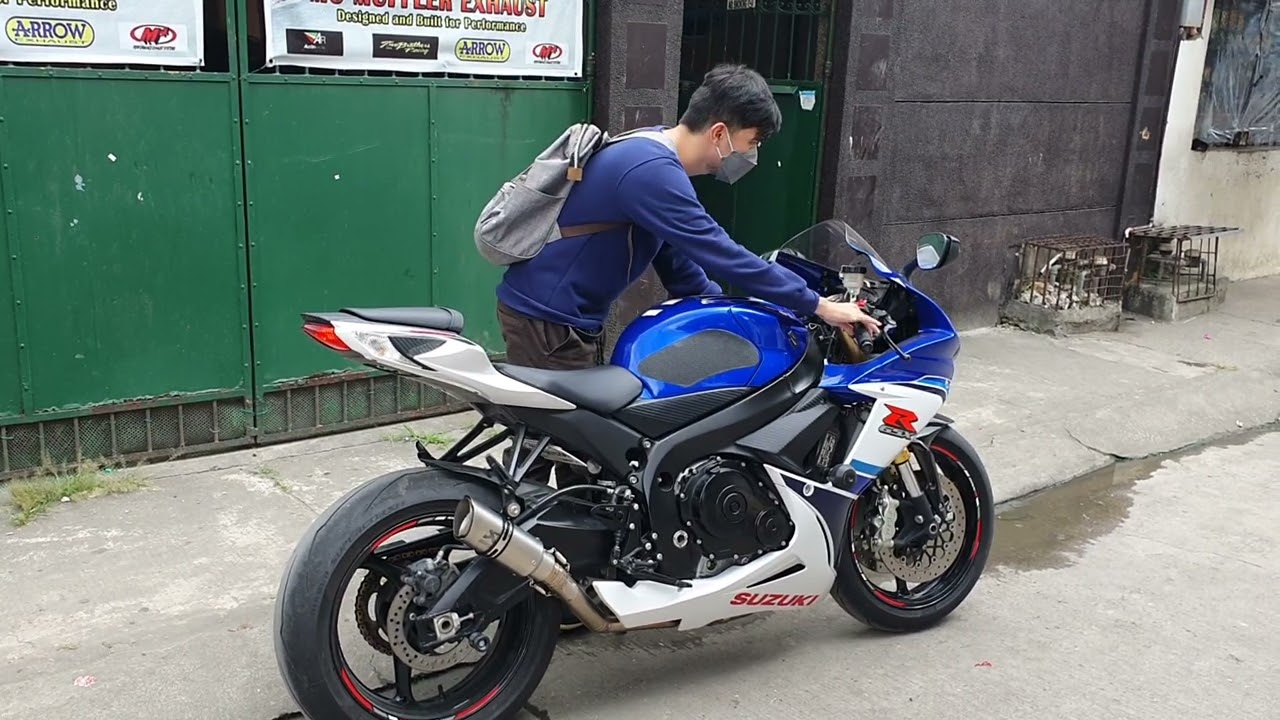 Suzuki Gsxr 750 with Akrapovic Oblique 61mm full system exhaust