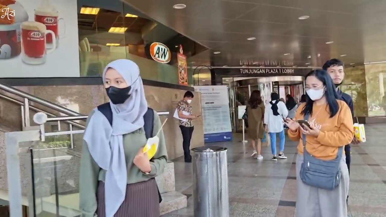 Walking Around Tunjungan Plaza Surabaya (Part 1)