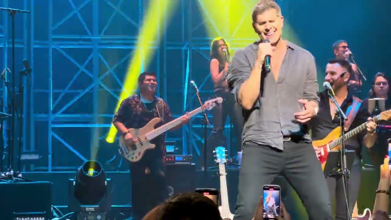 Christian Meier - Carreteras mojadas (Live Performance)