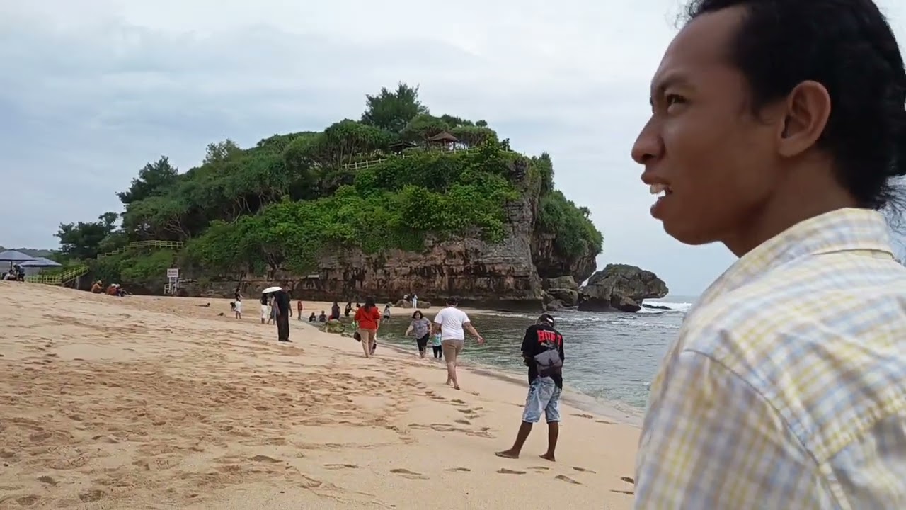 Pantai Drini Gunungkidul Yogyakarta 