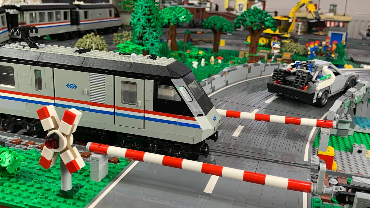 Bau einer Lego Stadt - so funktioniert der Bahnübergang - Metroliner 4558 und andere Züge