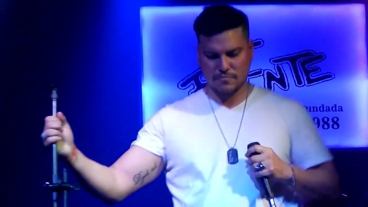 Idolo (en vivo) - EMEGE