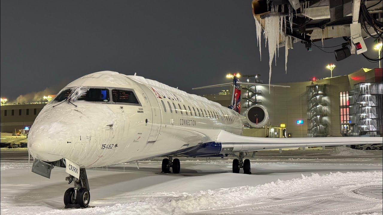 LGA Shut Down Due to Super Storm ❄️🌪️ | Flights Canceled & Airport Chaos