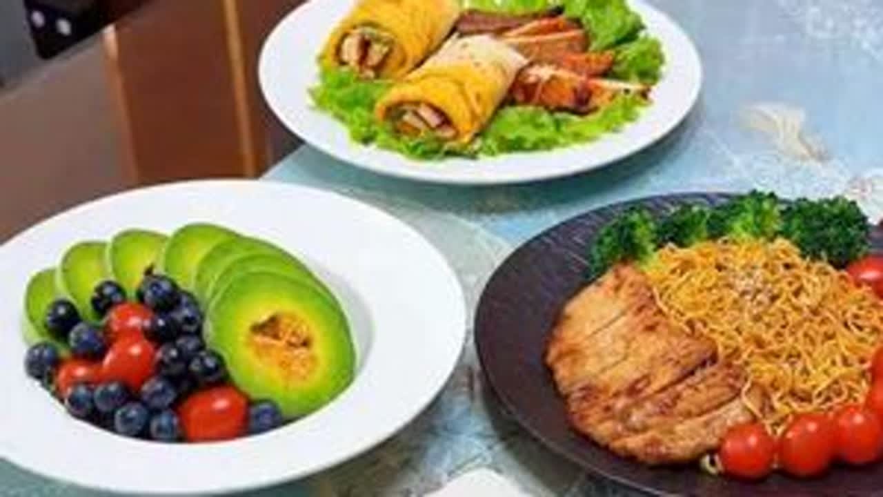 孩子开学了，今天又做了点牛排 猪排 鸡排做预备早餐，早餐吃的时候直接煎一下配个面条，夹个汉堡都好吃，简单又方便#预备早餐 #在家做美食