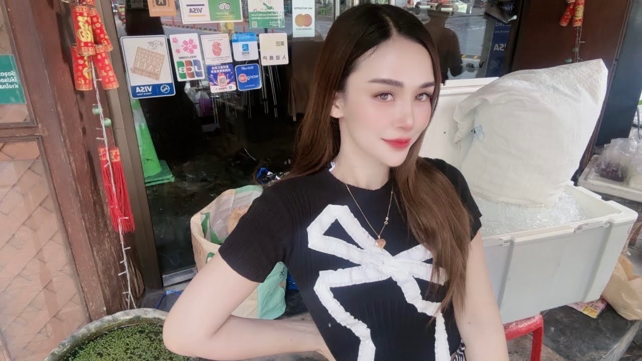 LIVE Street Café - Welcome Family 🤗 Ploysai Coffee Lady in Bangkok Thailand - Thai Street Food