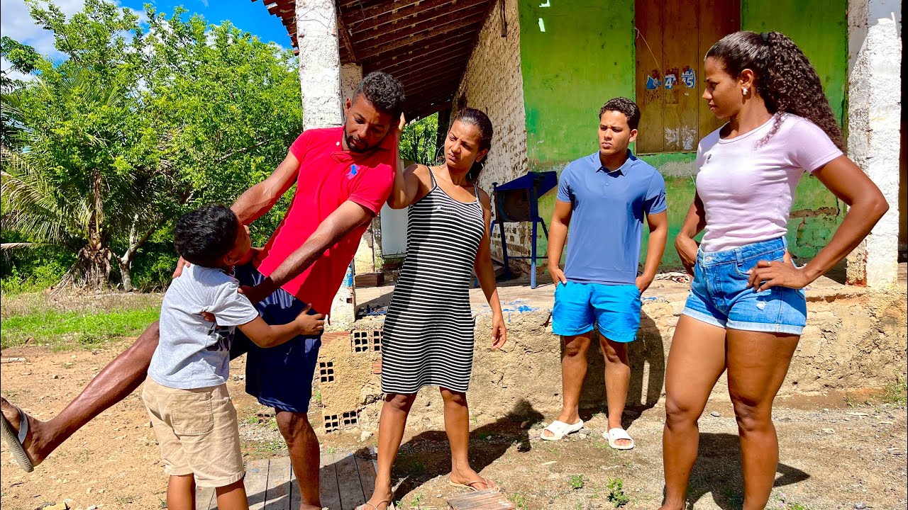 MULHER PROIBE SEU ESPOSO DE SAIR DE CASA 