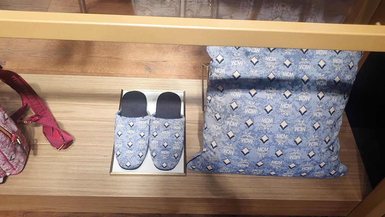 Outlet Shopping in  Metzingen Outlet , Germany