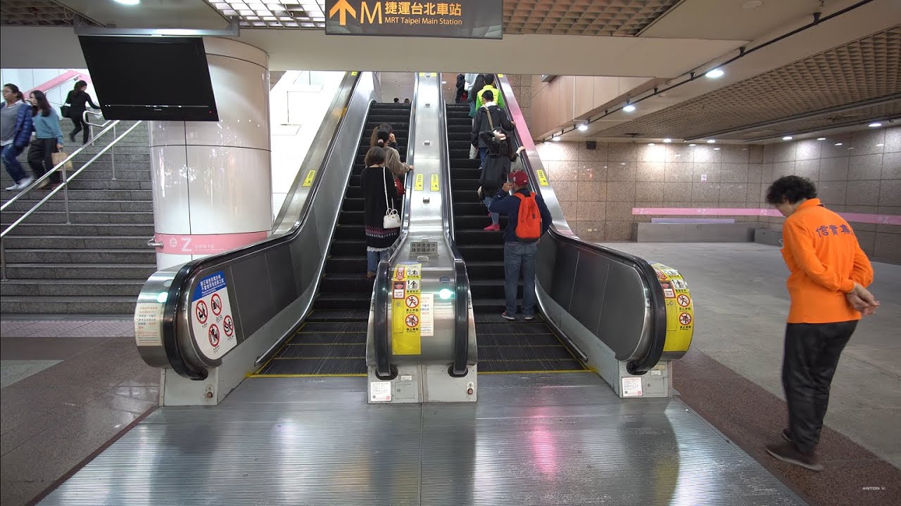 Taiwan, Taipei Main Station @ night , 3X elevator, 8X escalator
