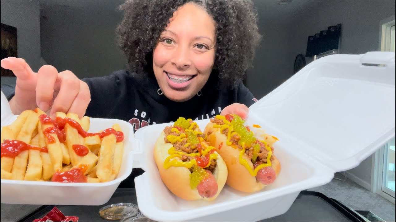 Хот-доги с говядиной и чили из фудтрака Daddy’s Cookout. #foodie #eatingshow #mukbang #asmr #chil...