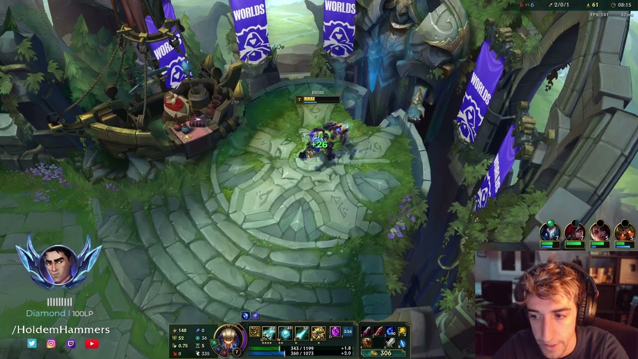 Este Urgot necesita con urgencia unos lentes, o manos?