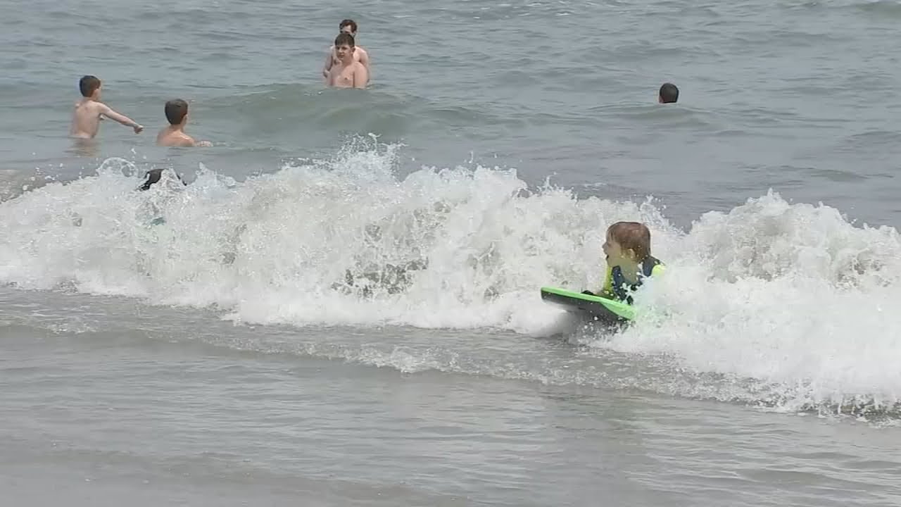 Long weekend draws crowds to Avalon, New Jersey
