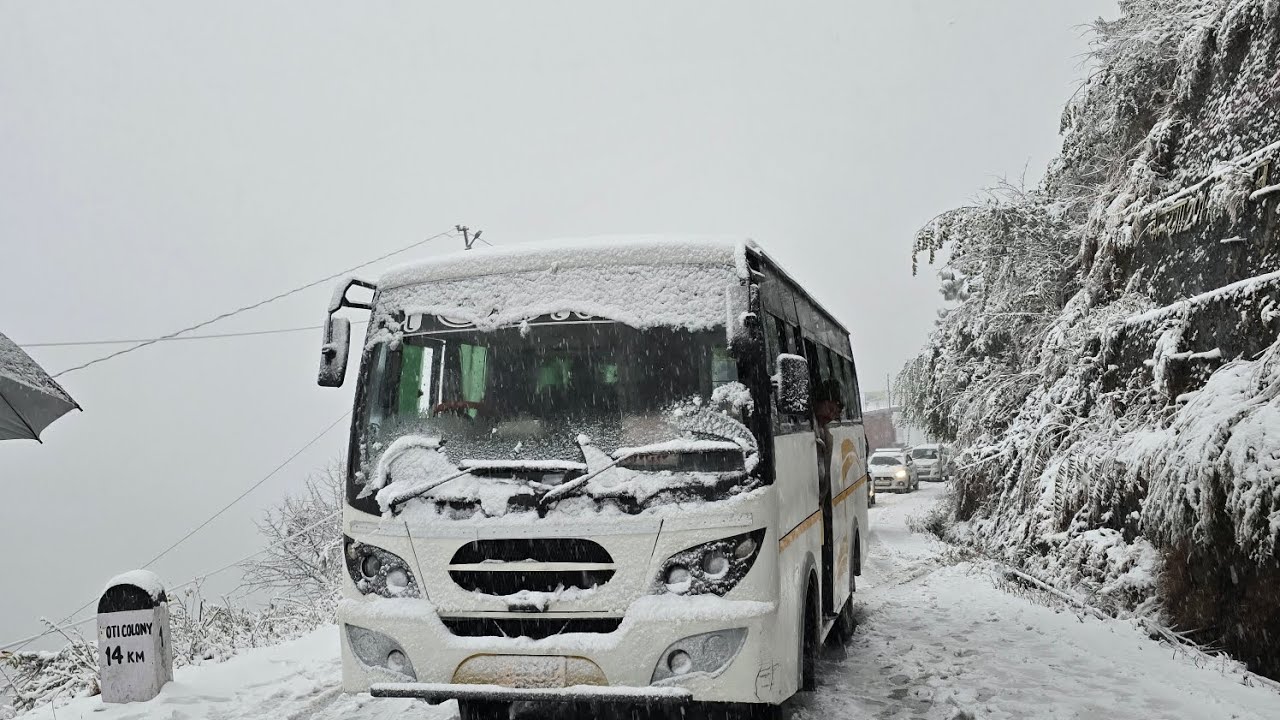 Chamba Uttarakhand Heavy Snowfall ❄️ | Pahadon Mein Barf Girne Ka Live Nazara