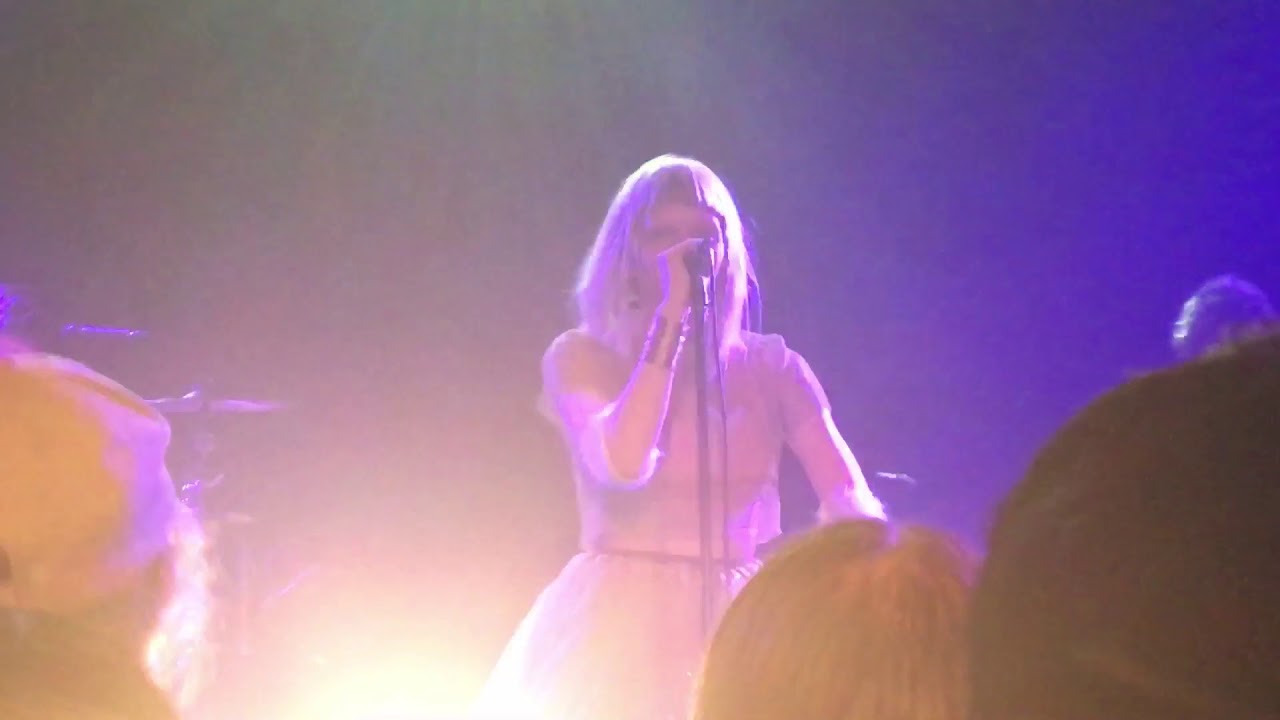 Aurora-forgotten love (live at the roxy)