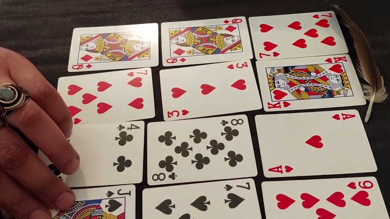 الكراش الصامت👨‍🦳(نظرات وبس) مواصفاته/فكرته عنك؟نفسه فعلاقة جنسية أو زواج😲؟خطوته/1ح اسمك/ تاروت