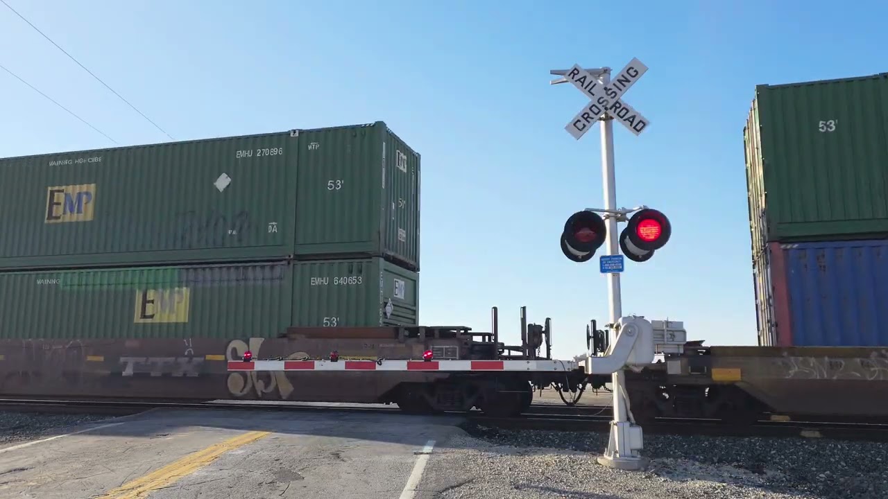 NS 4259 Leads Intermodal West & Meets NS 4418 East | Nissen Rd. Railroad Crossing, Graytown, OH