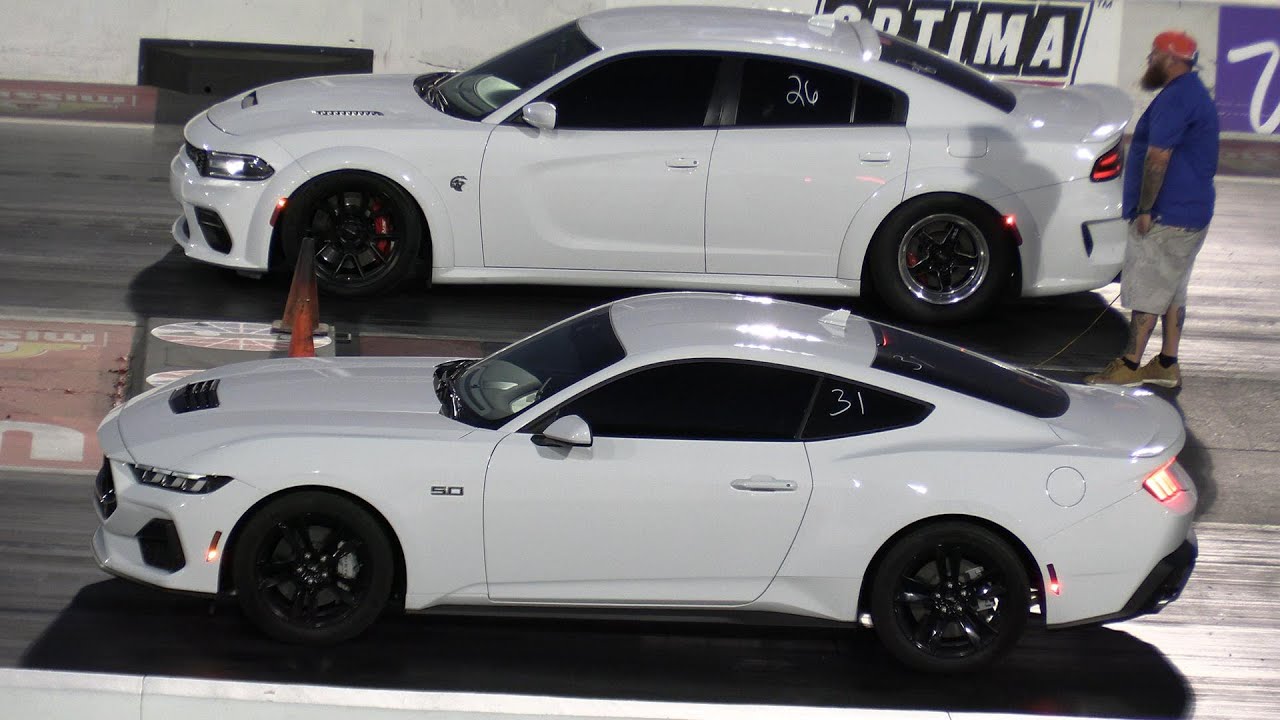 Новый Mustang GT против Hellcat Charger