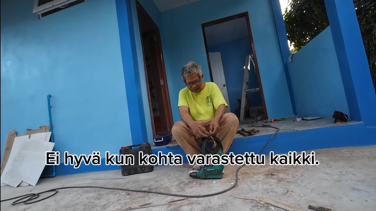Päällikön kanssa jutustellaan ja kannattaako lainata.