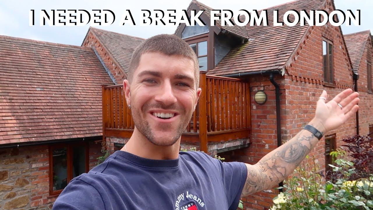 LEAVING LONDON, VISITING A FARM & BELATED BIRTHDAY PRESENTS | WEEKLY VLOG