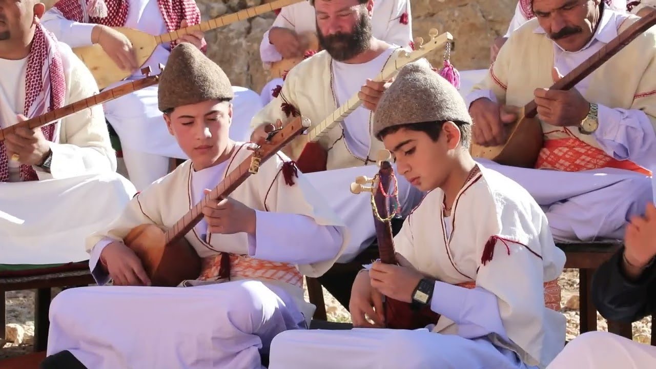 KOLLEKTÎFA SAZA ÊZÎ - ZEMBÎLFIROŞ