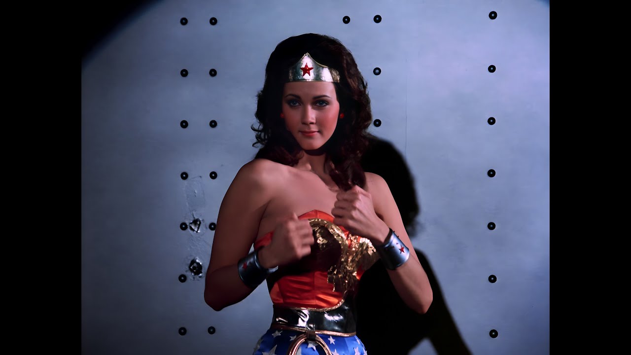 Wonder Woman earns some Cash by defecting Bullets in a show in a clip from the Pilot in 4K