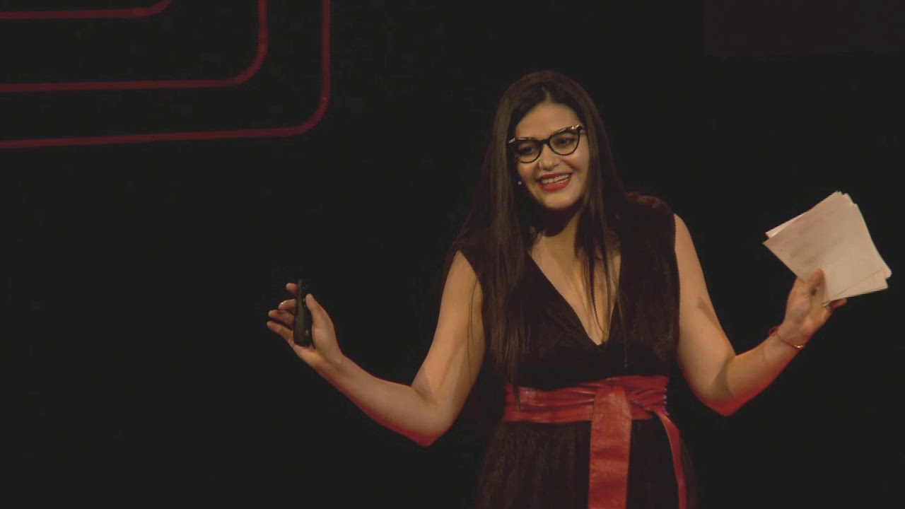 Las redes sociales nos humanizan | Cristina Maag | TEDxQuito