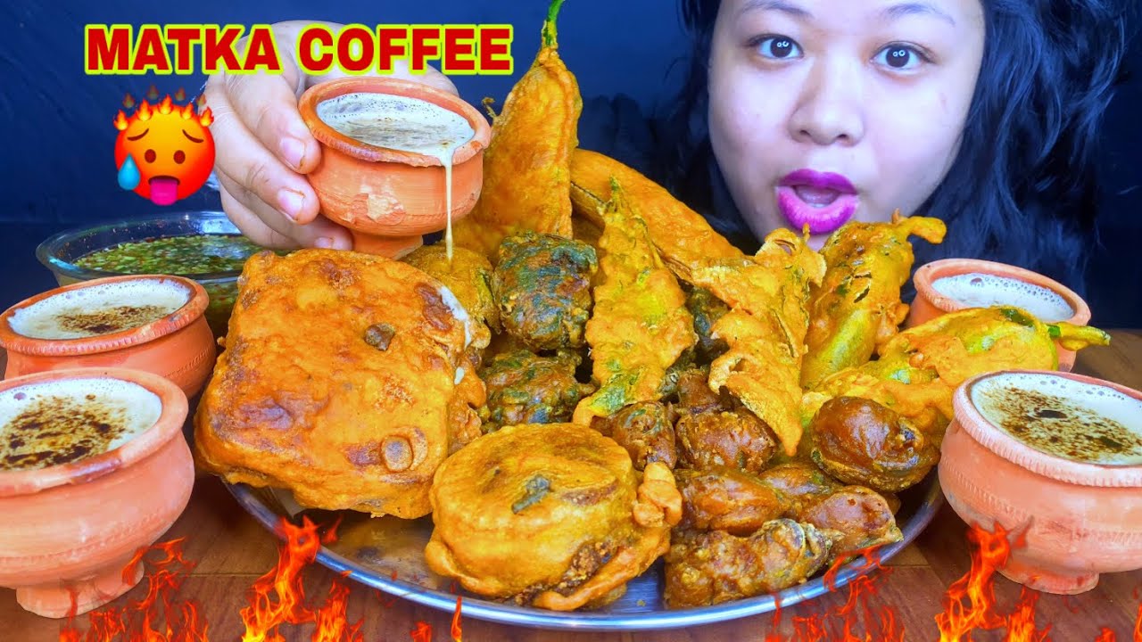 EATING VARIETIES PAKODA🔥BREAD PAKODA, BENGAN PAKODA, MIRCH PAKODA, PIYAJ, PALAK PAKODA MUKBANG ASMR