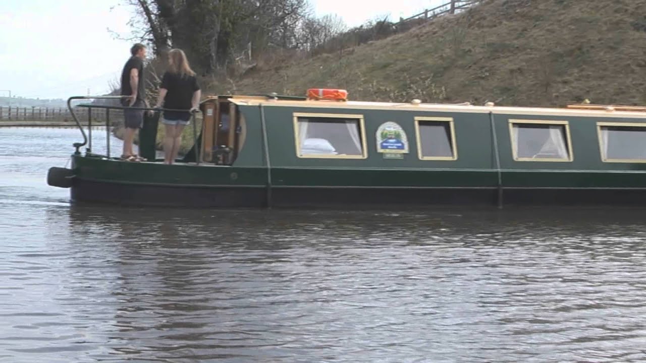 Canal holiday tips: How to turn a narrowboat #2