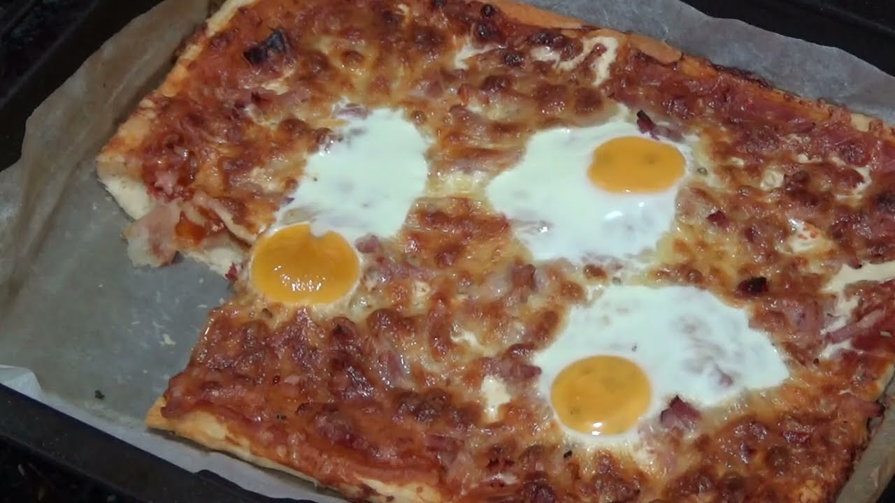 Pizza de hojaldre con bacon y huevos🎀