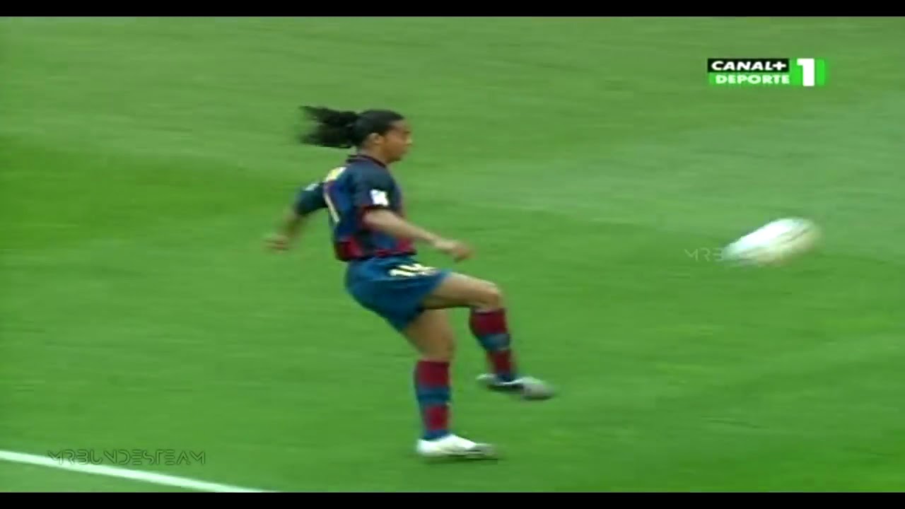 Ronaldinho Ga&uacute;cho - Melhores momentos no Barcelona - Gols, Dribles.