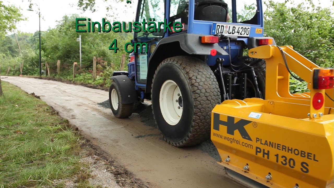 Wegebau mit dem HK Planierhobel