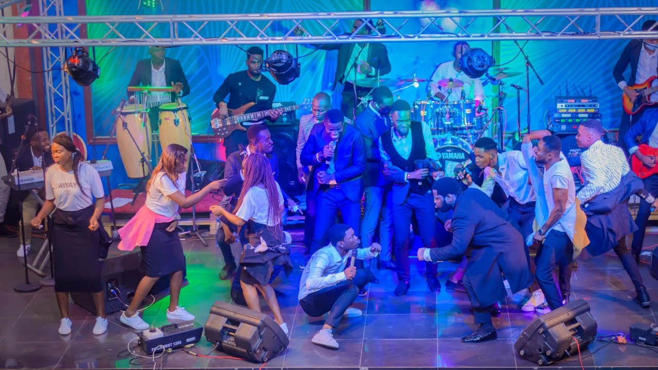 Frère Emmanuel Musongo dans Soki TOKO LINGANA YA SOLO alléluia toko Mona nkembo na Yaweh
