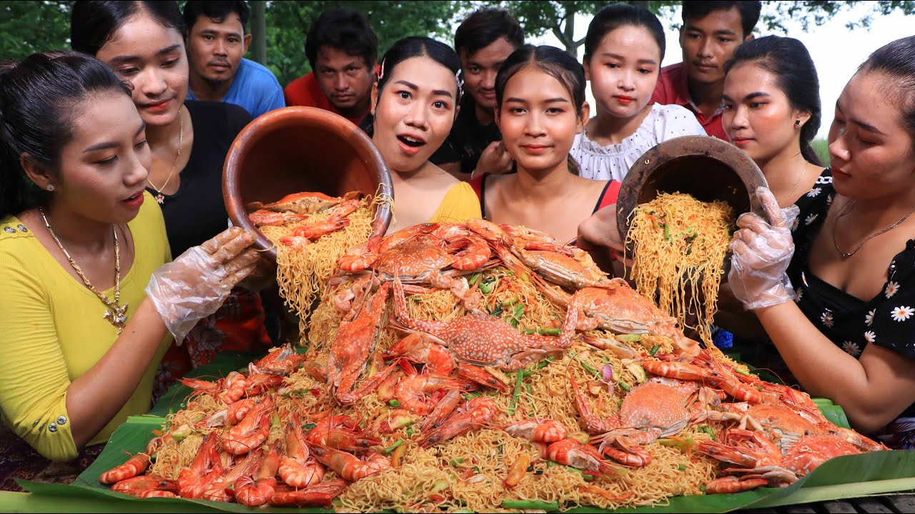Amazing cooking noodle salad with sea food recipe in my family - Amazing video