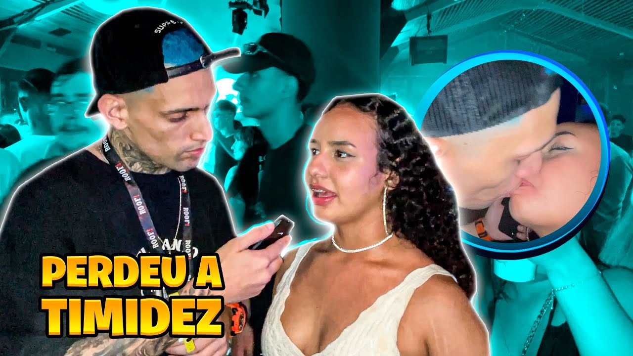 ELA BEIJOU OCADU011 JOGANDO GELO AGACHADO BEIJANDO DESCONHECIDAS NO ROLE