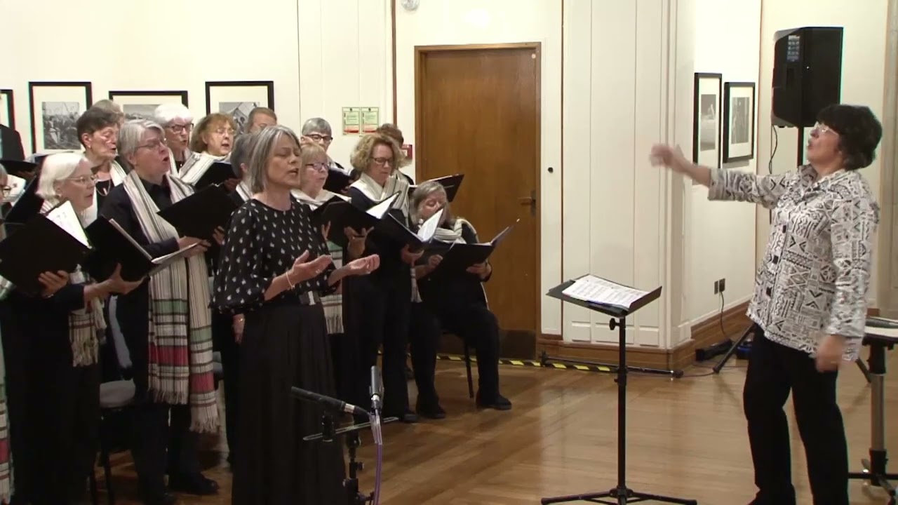 Côr Cymry Gogledd America & Nerys Jones - Ni fydd Môr rhyngom ni - Penri Roberts & Linda Gittins.