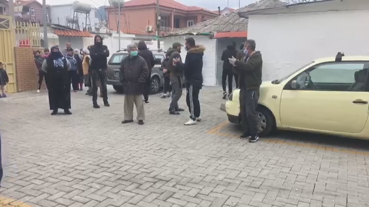 Protestë në izolim në Elbasan, romët kërkojnë ndihmë për mbijetesë