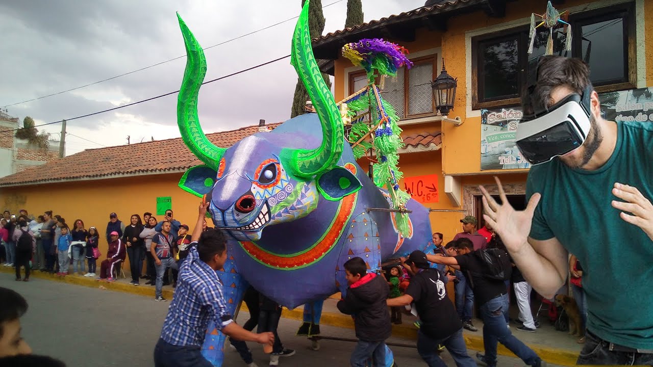 Desfile de toros pirotecnicos video 360 grados