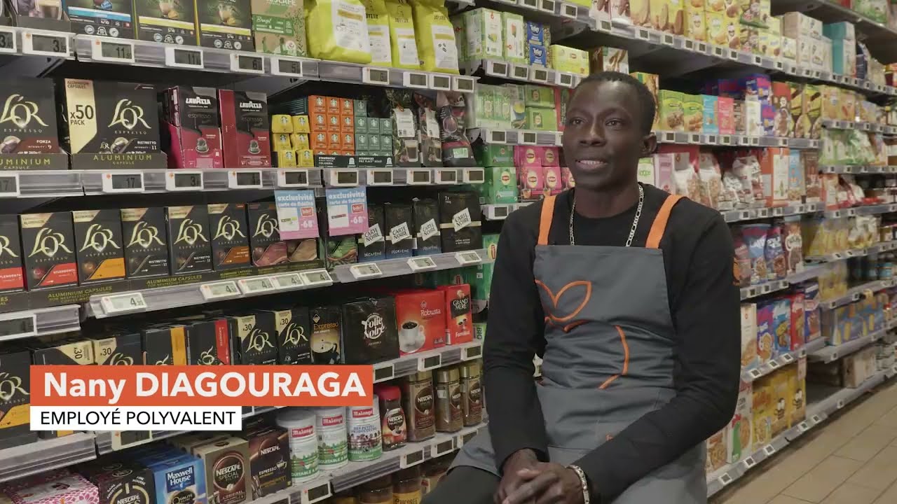 Accompagner la différence - Les portraits de Nany, employé polyvalent, et de son manager Cyril.