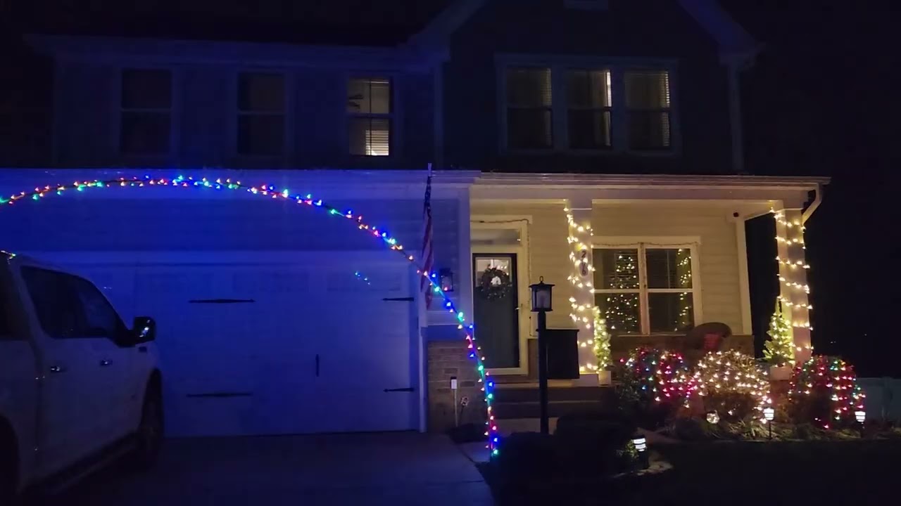 Williamsburg Christmas Lights - 206 Galts Mill Arch
