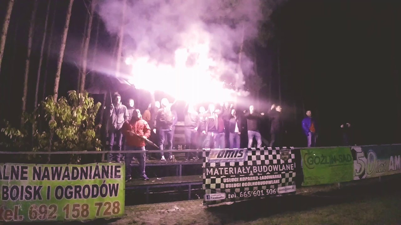 Kibice Wisły Dziecinów na meczu z Dębem Wieliszew (10.11.2019)